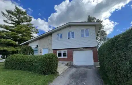 new house with customized vinyl windows replacement
